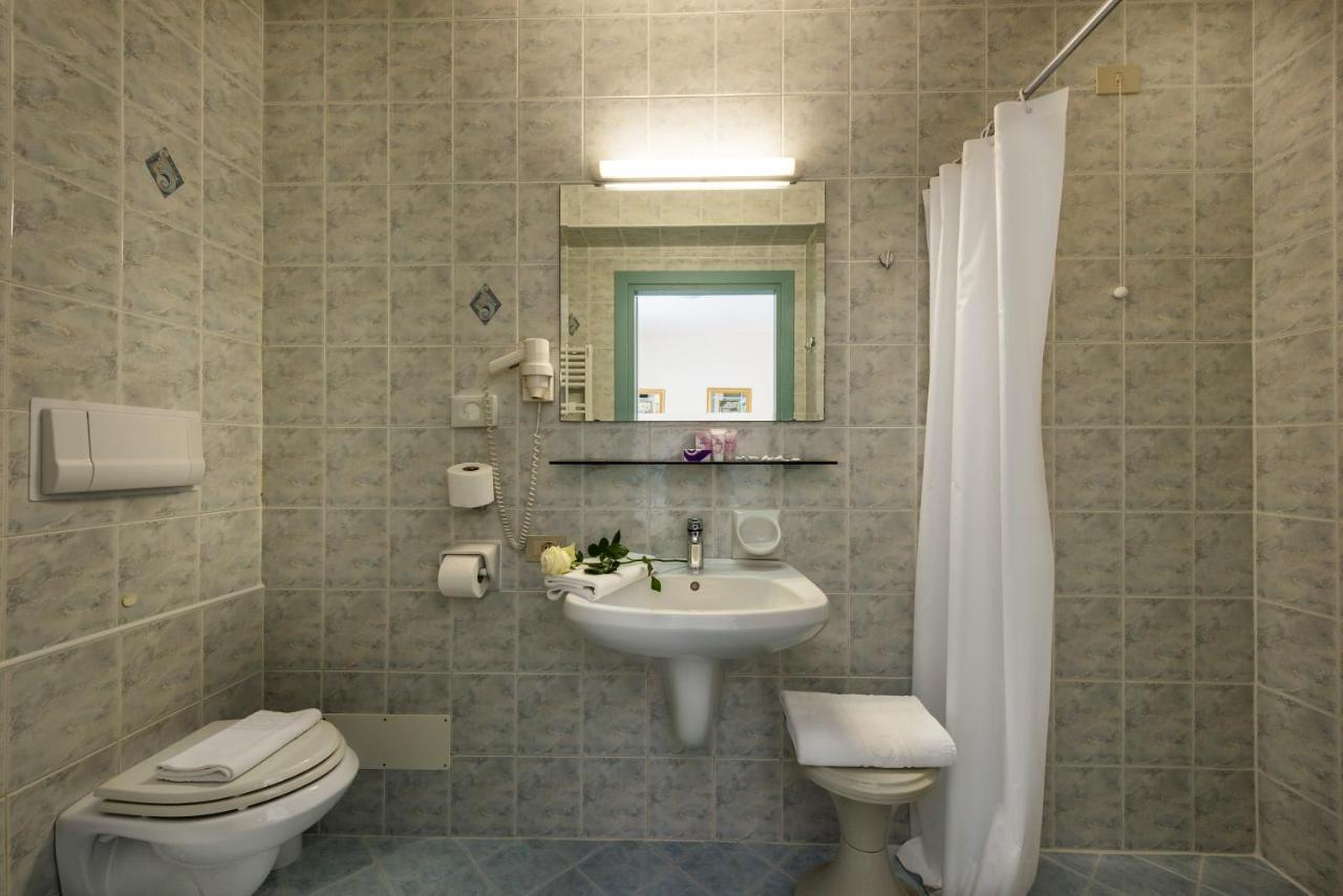 Salus Smart & Chic Hotel Лидо-ди-Езоло Экстерьер фото