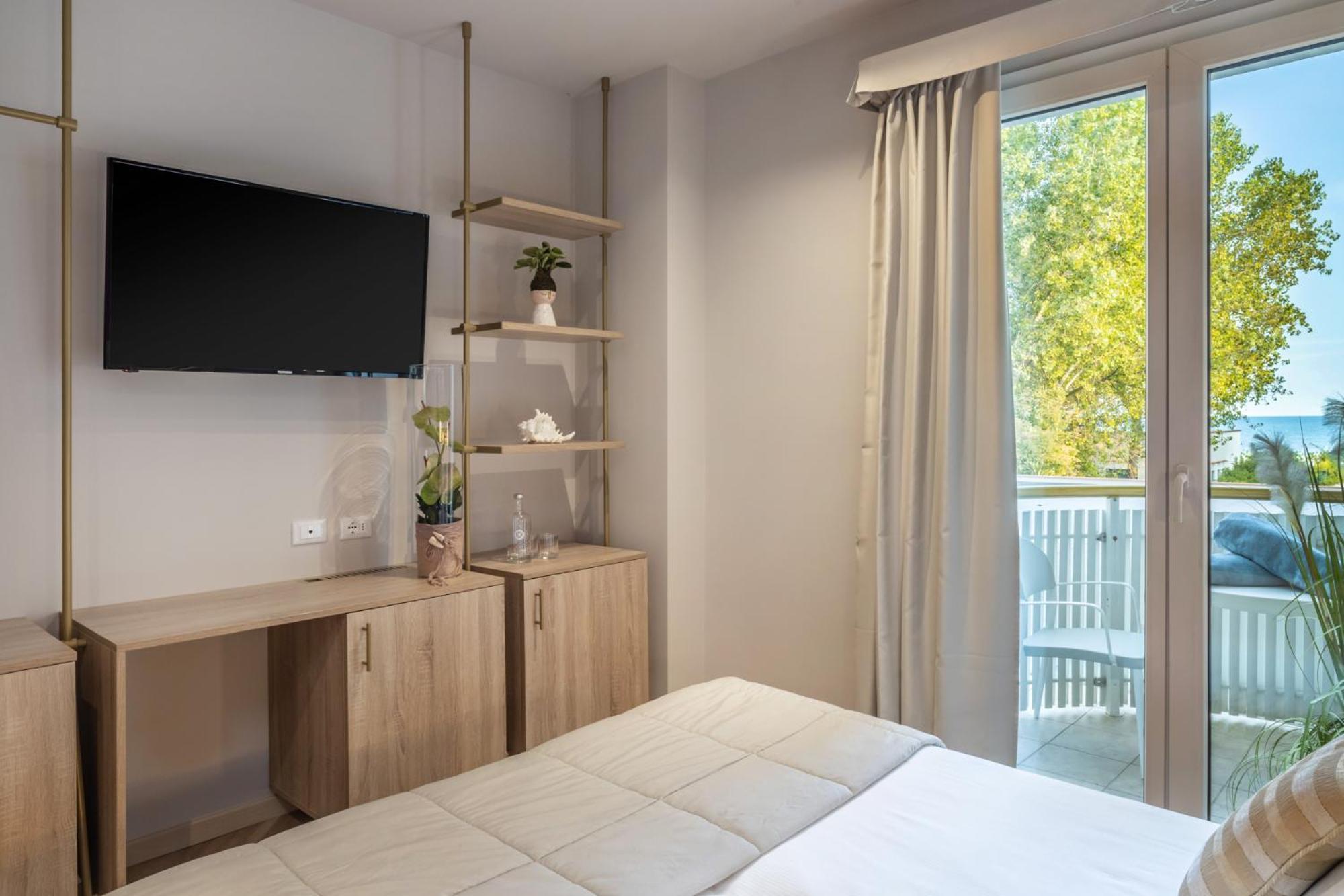 Salus Smart & Chic Hotel Лидо-ди-Езоло Экстерьер фото
