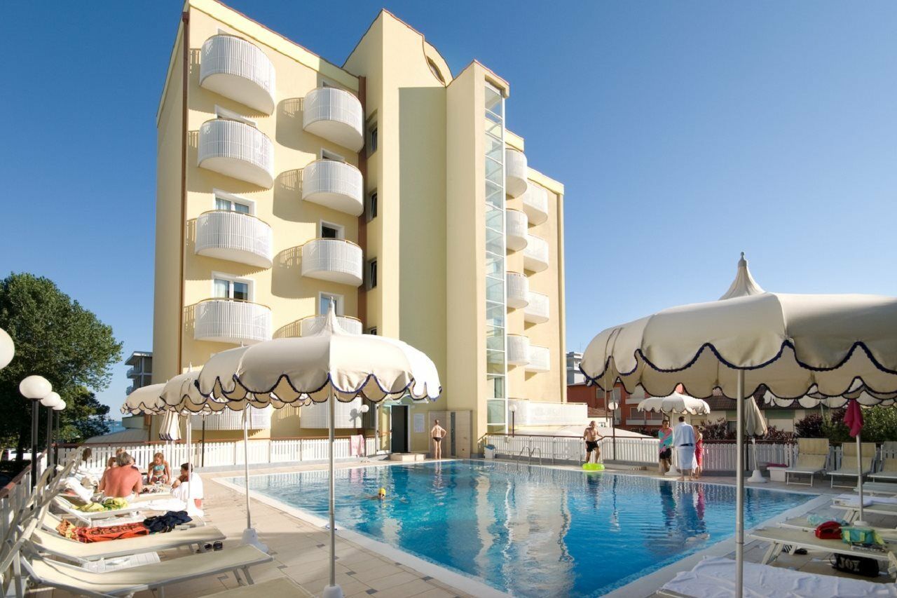 Salus Smart & Chic Hotel Лидо-ди-Езоло Экстерьер фото